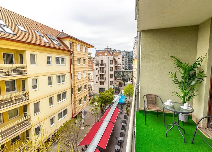 Kazinczy 52 B Apartment